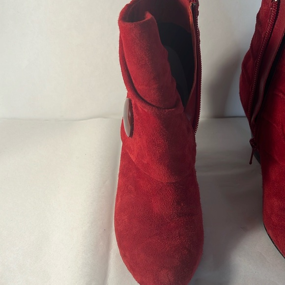 Vaneli Jessica Red Suede Ankle Booties - Picture 2 of 7
